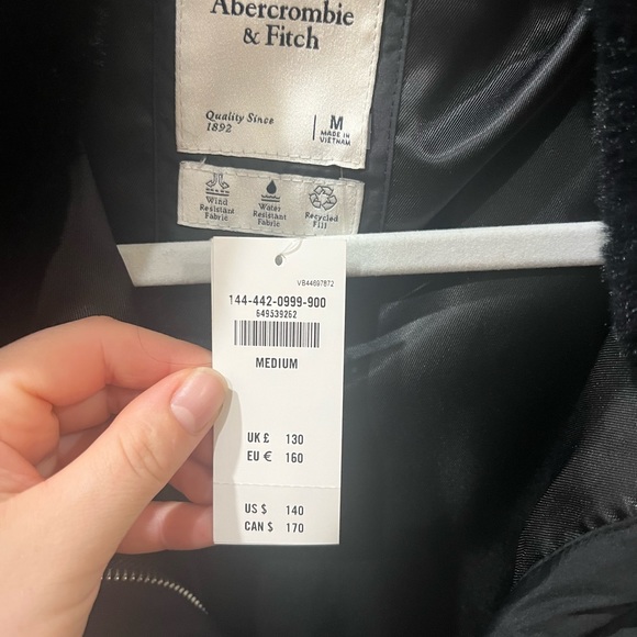 Abercrombie & Fitch Elevated Mini Puffer - Picture 3 of 3